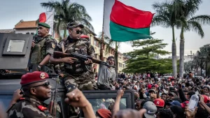 මැඩගස්කරයේ පාලනය එරට හමුදාව අත්පත්කරගනී